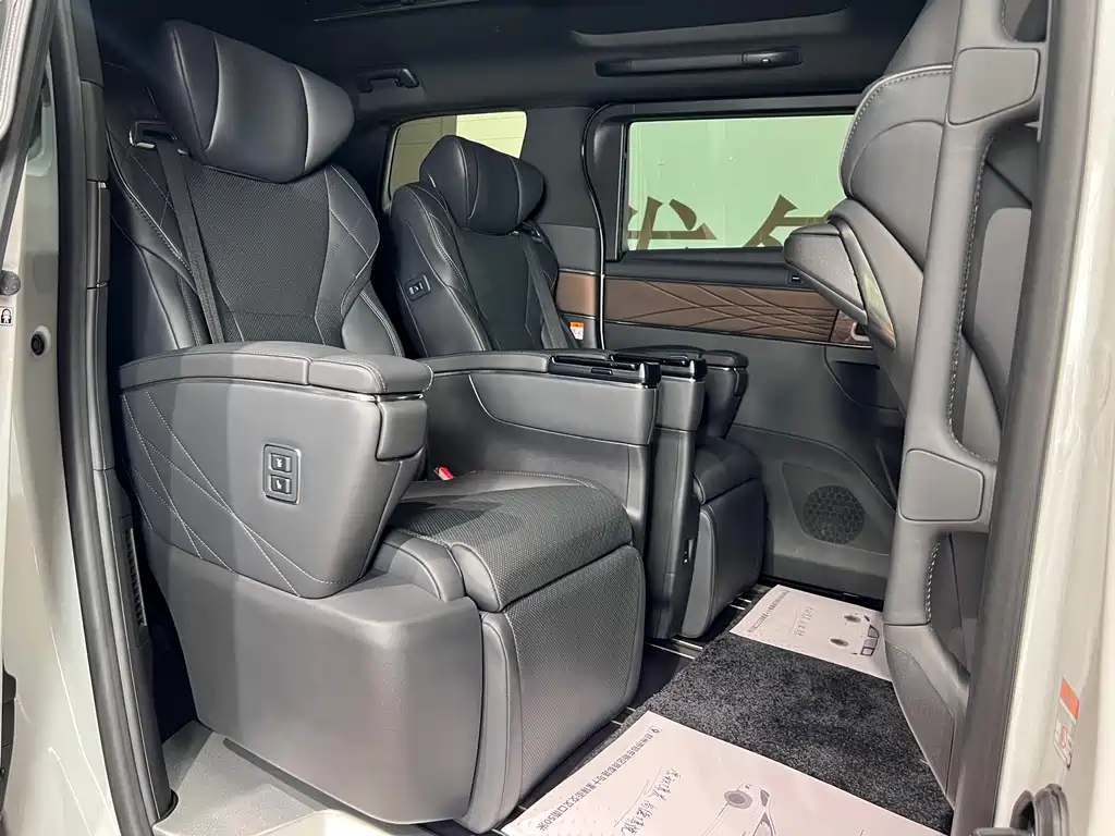 Toyota Alphard 2025 — фото 11