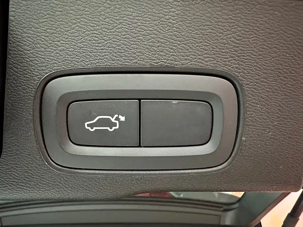 Volvo XC60 2025 — фото 11