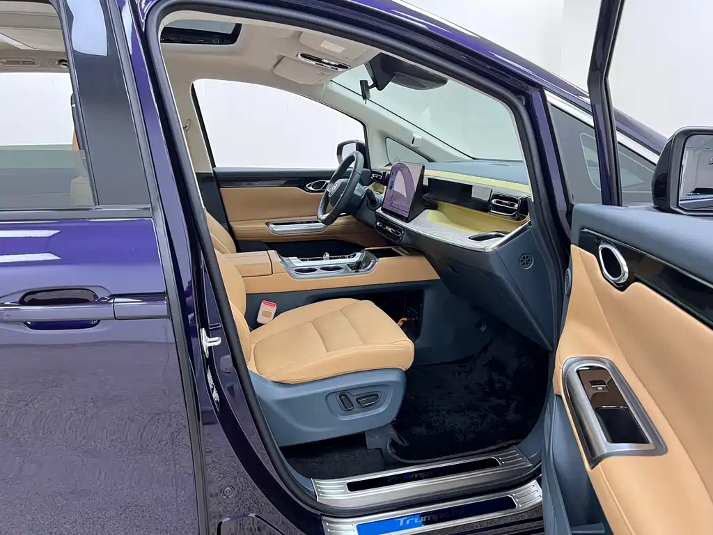 GAC Motor E8 PHEV 2023 — фото 32