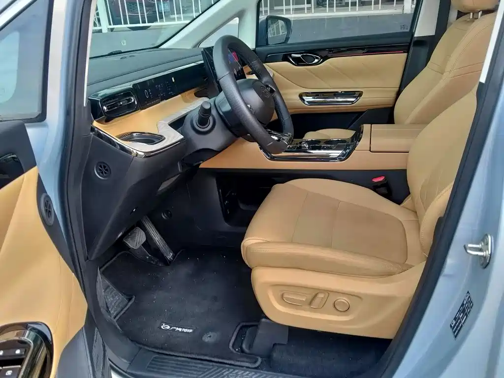 GAC Trumpchi E8 PHEV 2024 — фото 8