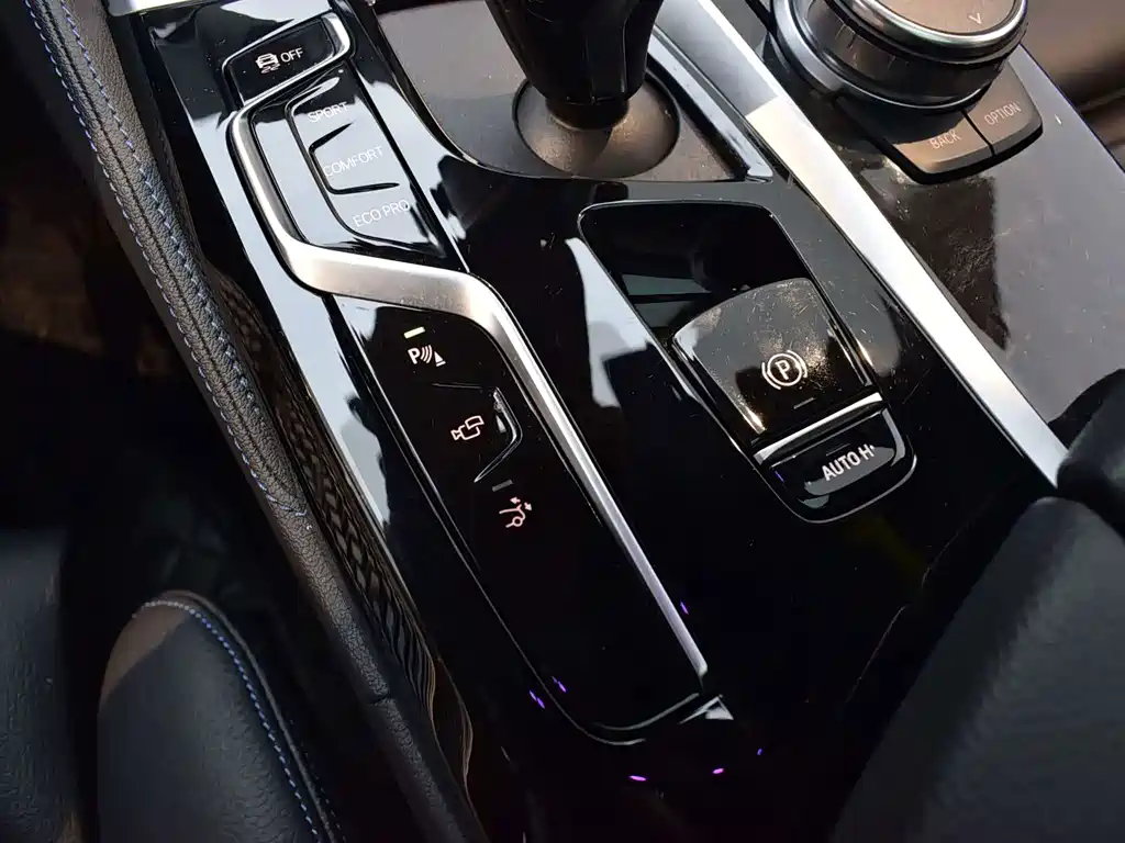BMW 6 Series GT 2023 — фото 15