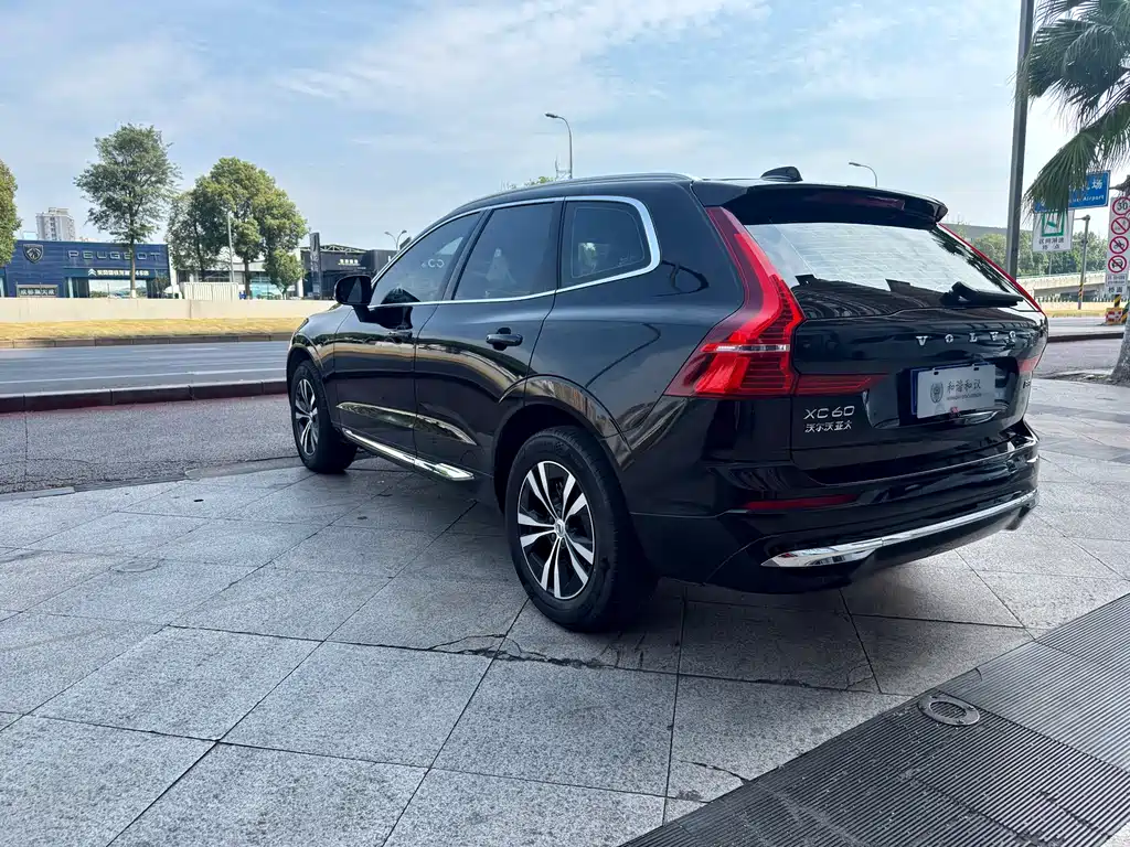 Volvo XC60 2023 — фото 8