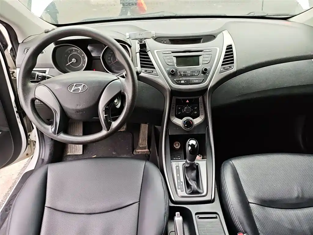 Hyundai Elantra Langdong 2016 — фото 10