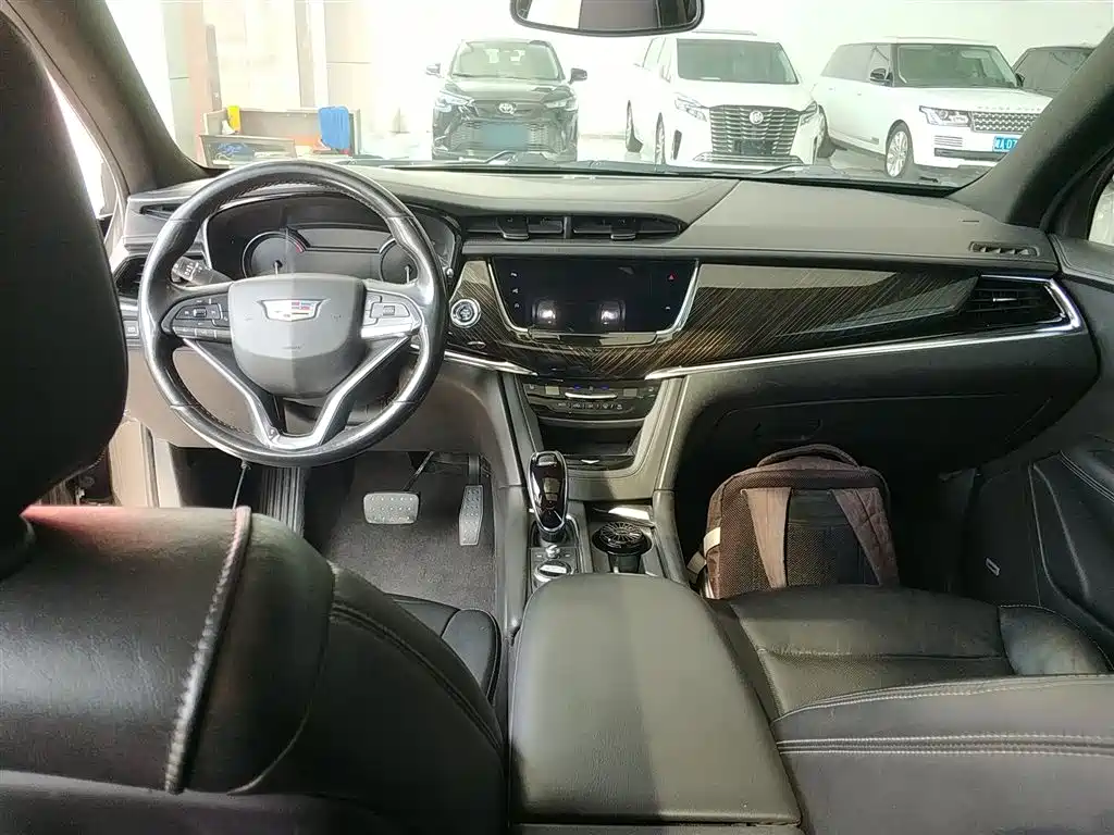 Cadillac XT6 2019 — фото 10
