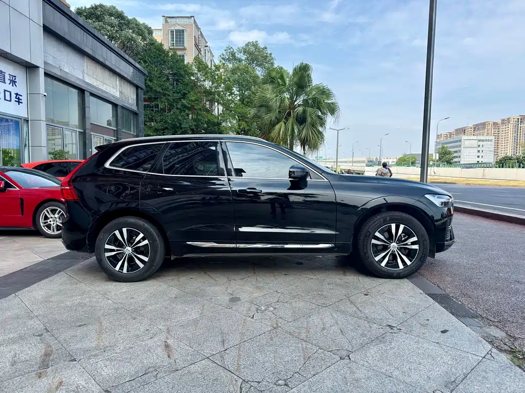 Volvo XC60 2023 — фото 11