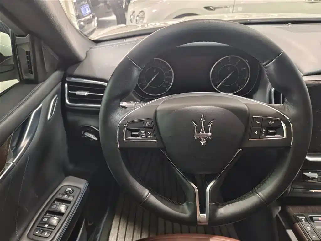 Maserati Ghibli 2021 — фото 6
