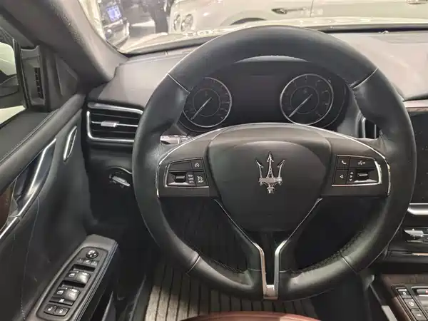 Maserati Ghibli 2021