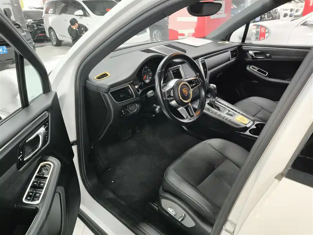 Porsche Macan 2017 — фото 16