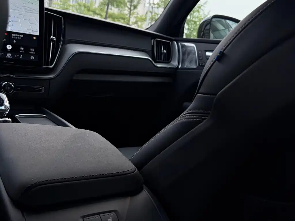 Volvo XC60 PHEV 2025 — фото 14
