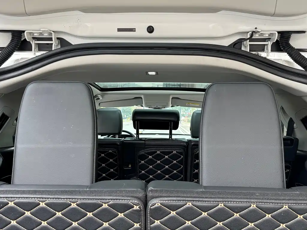 Land Rover Discovery Sport 2017 — фото 17