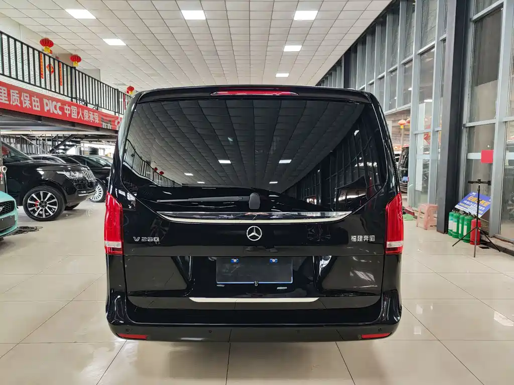Mercedes-Benz V-Class 2022 — фото 29