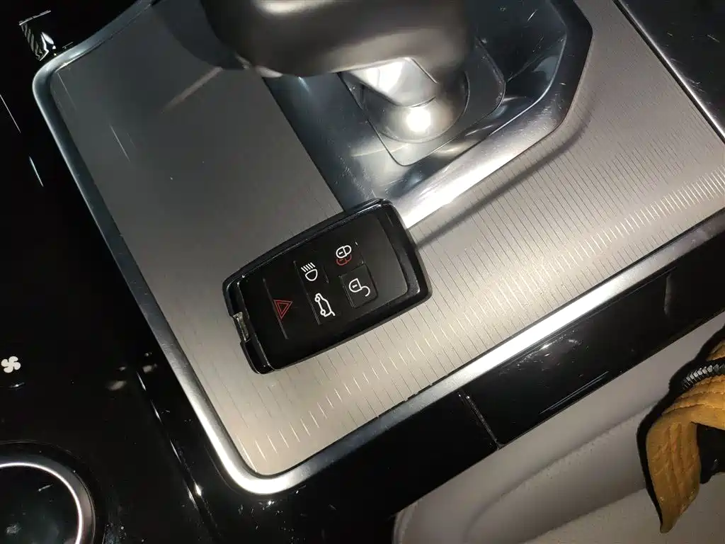 Land Rover Evoque 2020 — фото 9