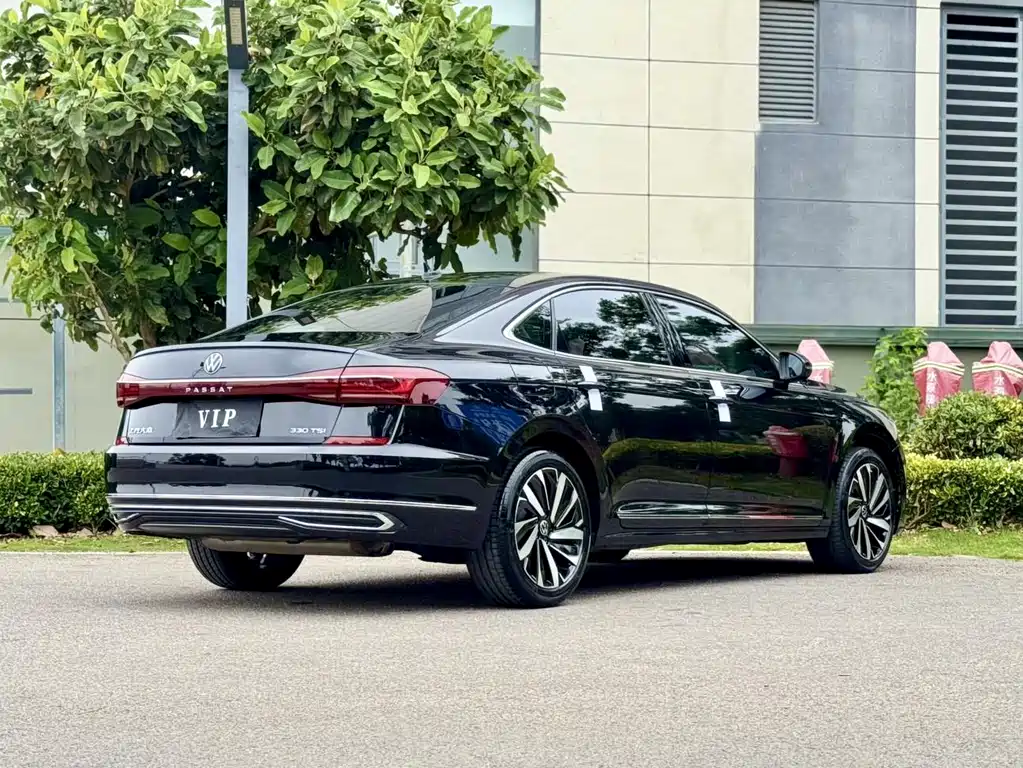 Volkswagen Passat 2023 — фото 9