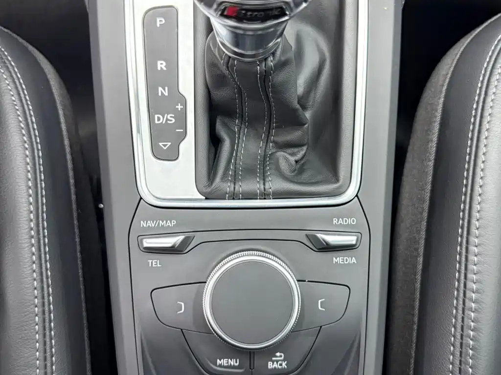 Audi Q2L 2023 — фото 11