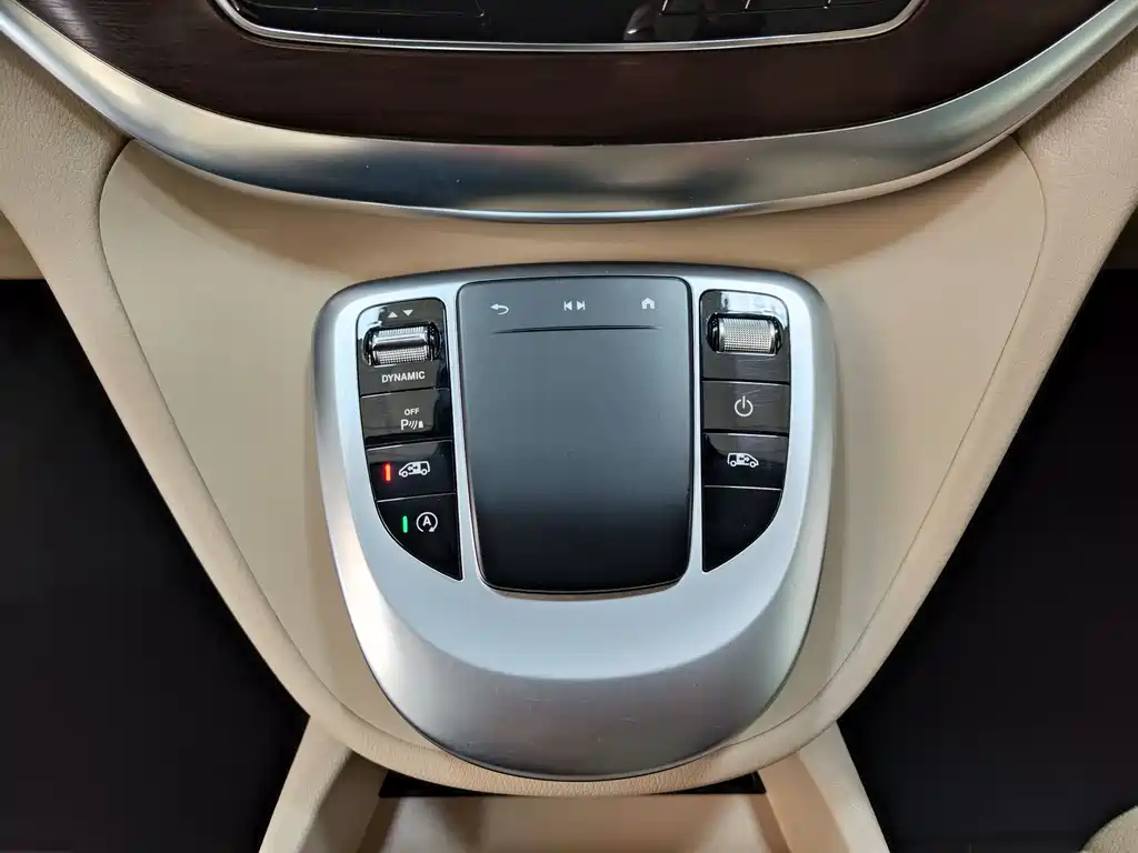 Mercedes-Benz V-Class 2022 — фото 14