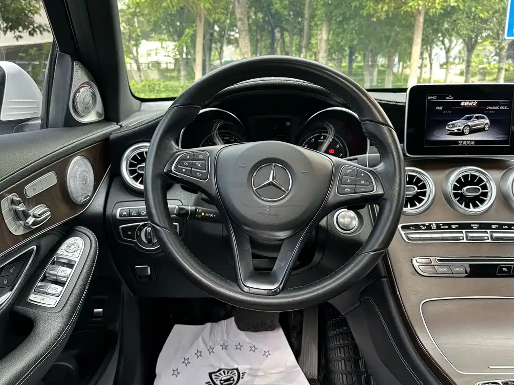 Mercedes-Benz GLC 2019 — фото 34