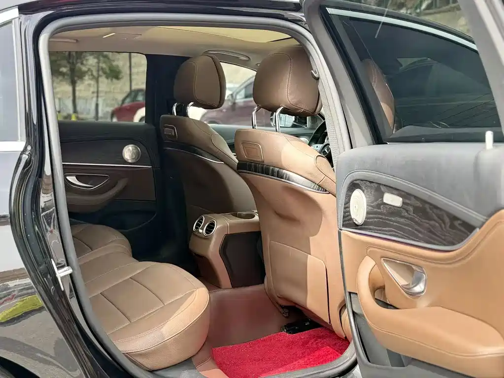 Mercedes-Benz E-Class 2020 — фото 11