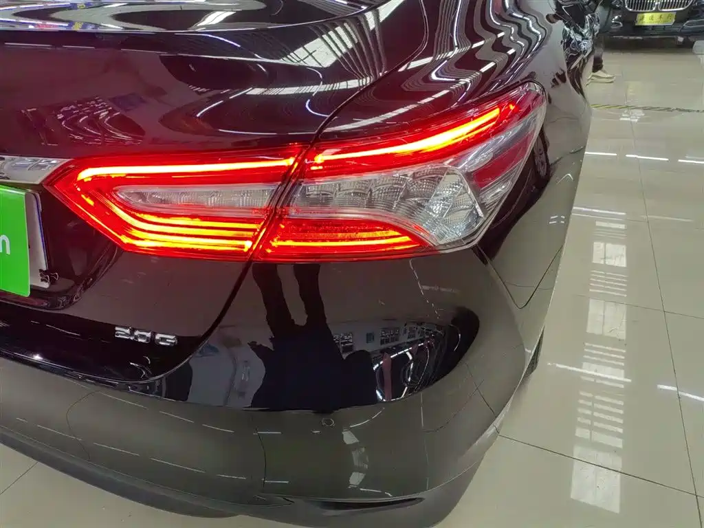 Toyota Camry 2022 — фото 8