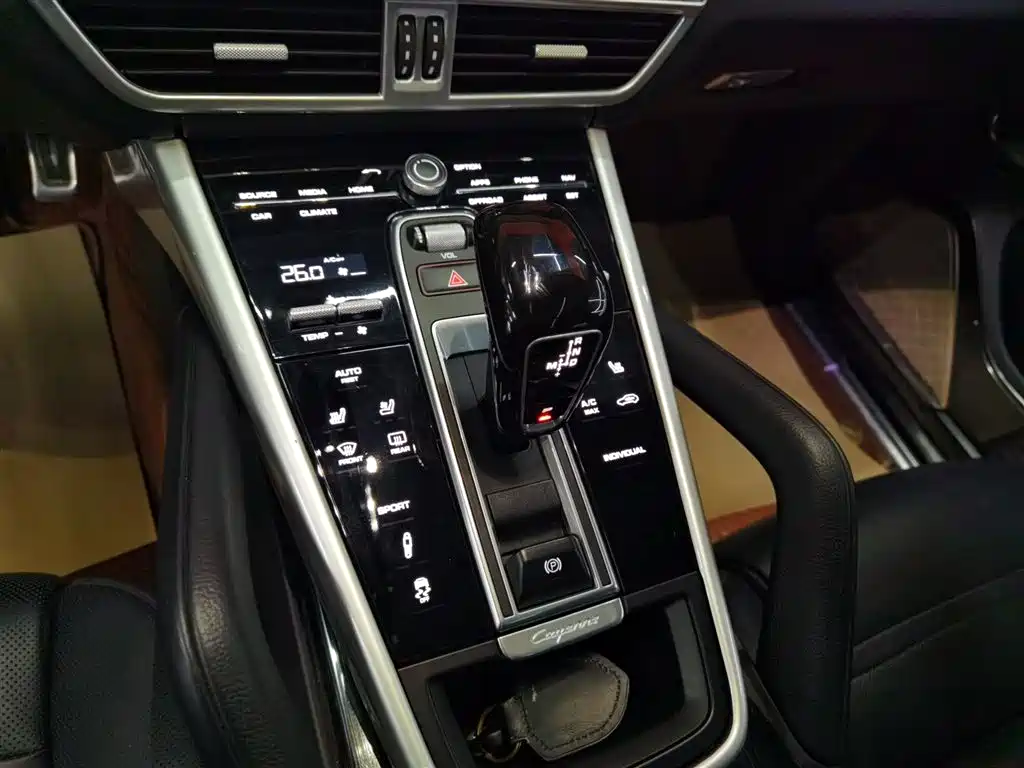 Porsche Cayenne 2019 — фото 10