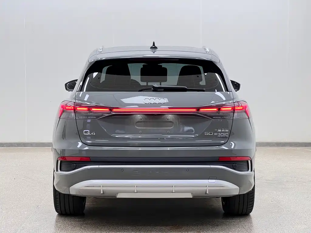 Audi Q4 e-tron 2022 — фото 6