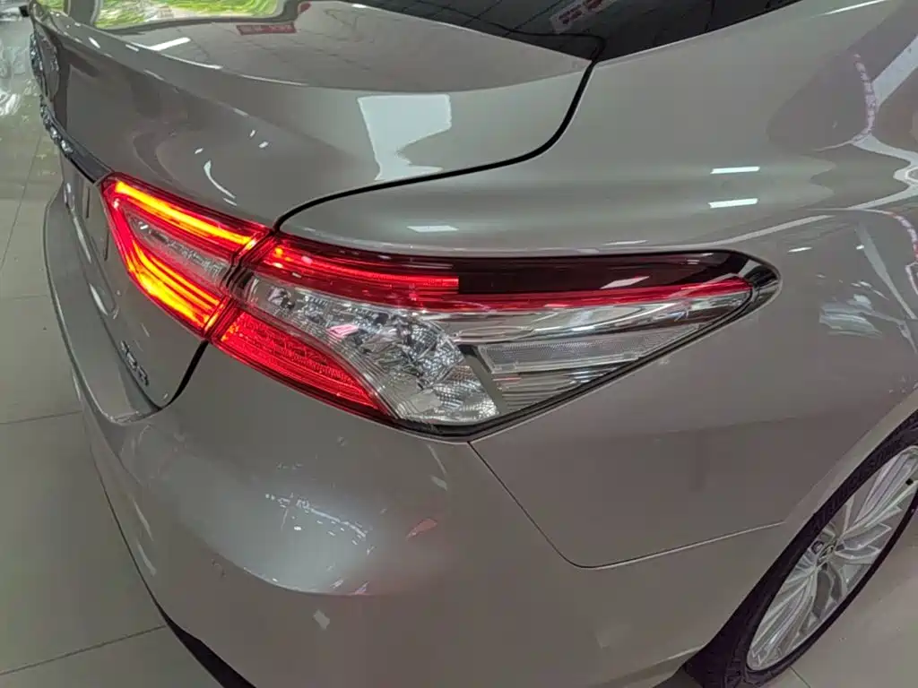 Toyota Camry 2020 — фото 8