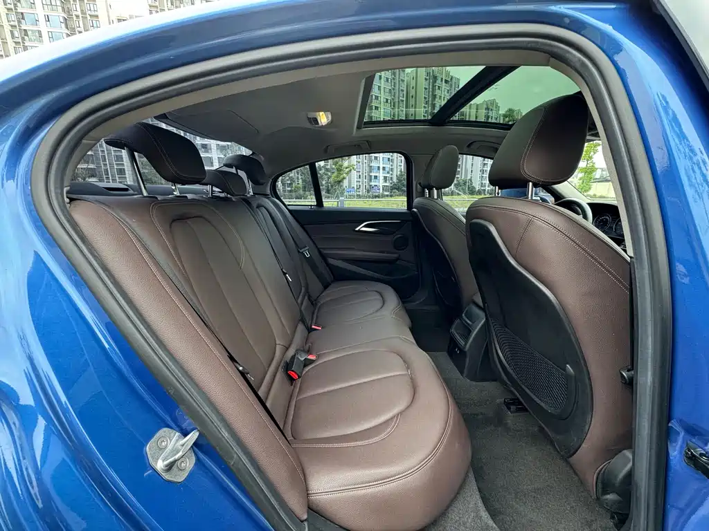 BMW 1 Series 2020 — фото 12