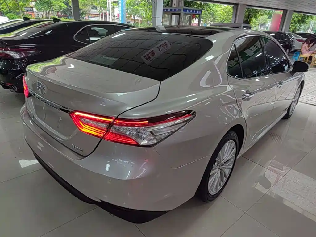 Toyota Camry 2020 — фото 7