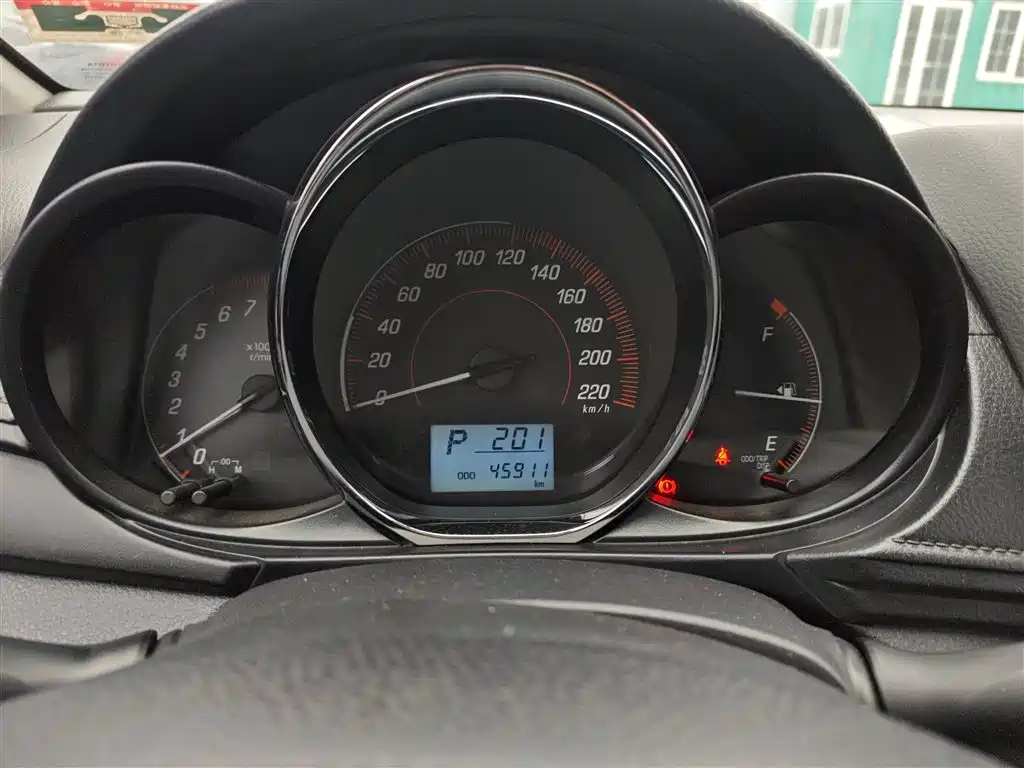 Toyota Yaris L 2021 — фото 12