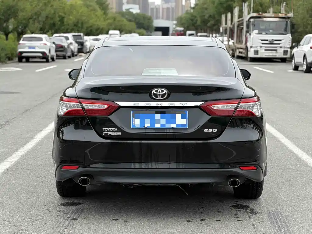 Toyota Camry 2018 — фото 5