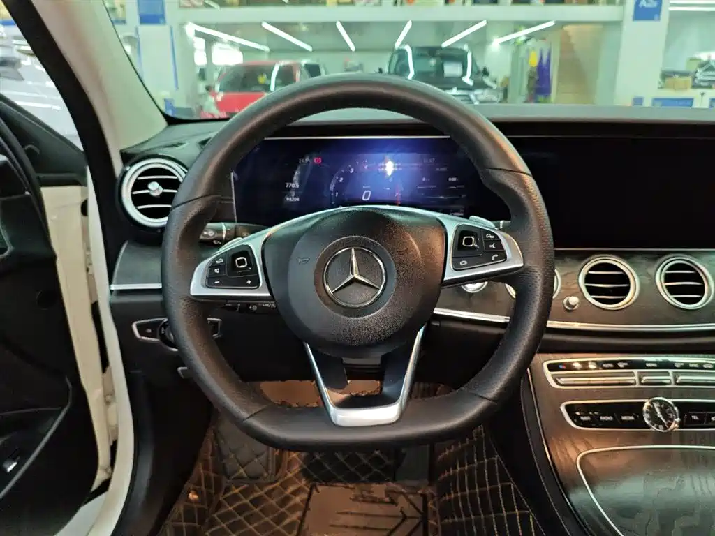 Mercedes-Benz E-Class 2018 — фото 11