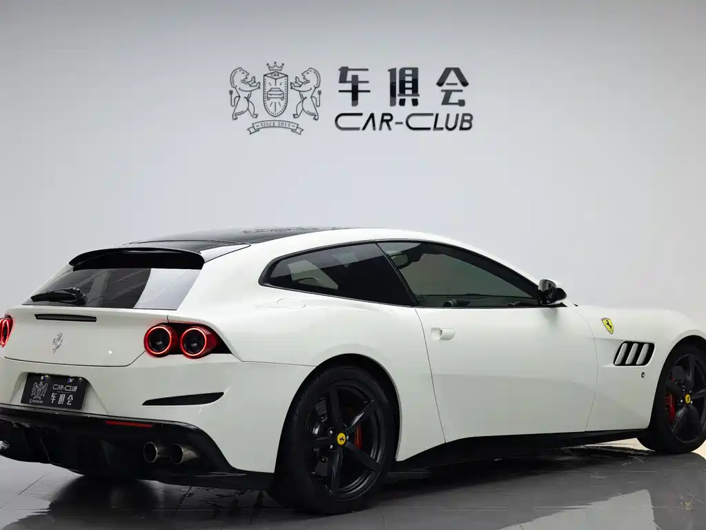 Ferrari GTC4Lusso 2020 — фото 6