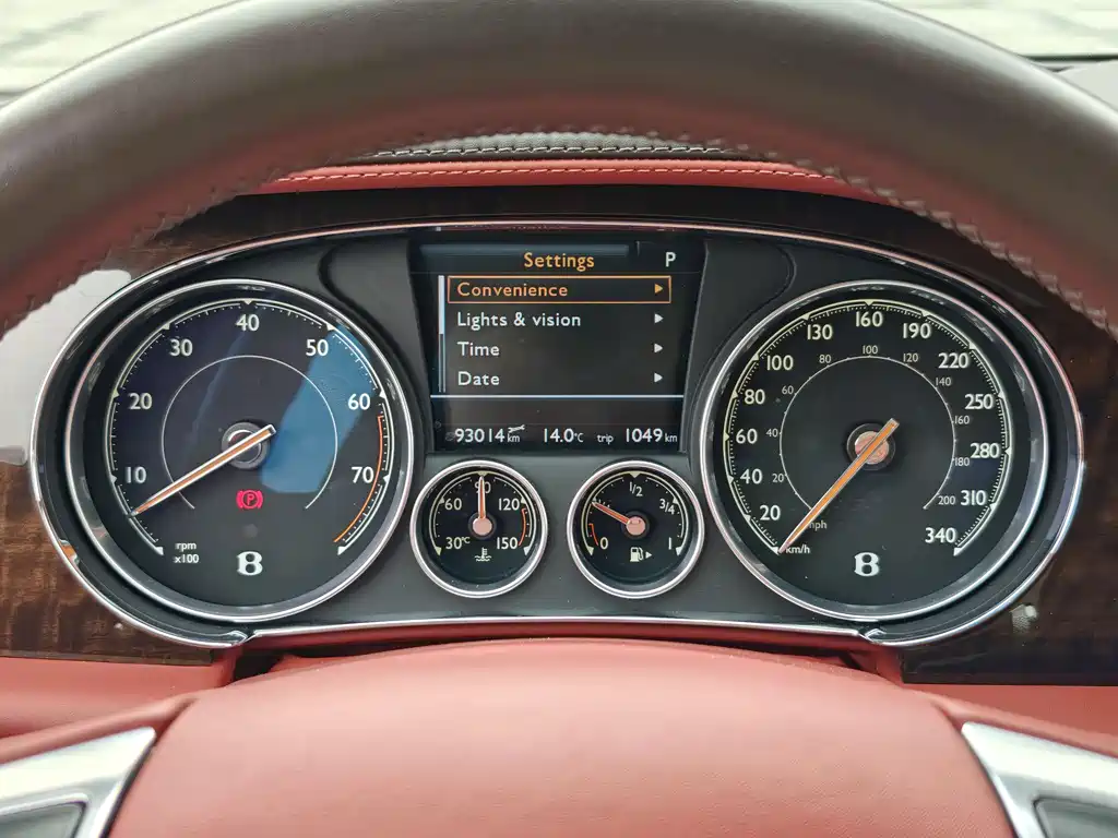 Bentley Flying Spur 2017 — фото 11