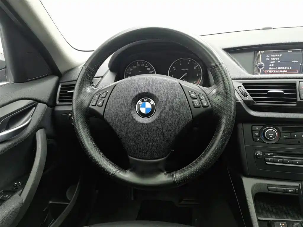 BMW X1 2011 — фото 11