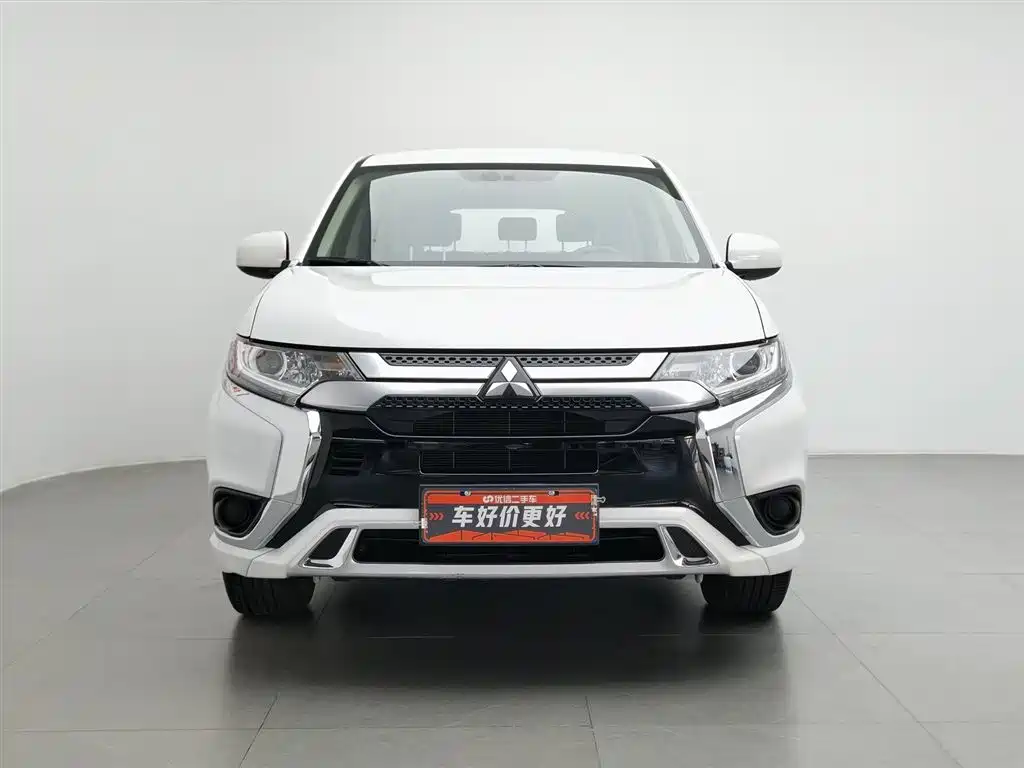 Mitsubishi Outlander 2022 — фото 3