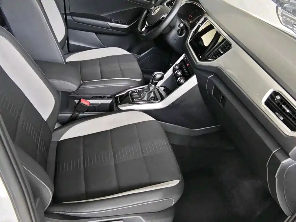 Volkswagen T-Roc 2023 — фото 9