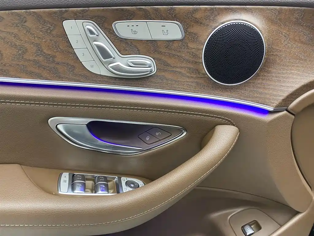 Mercedes-Benz E-Class 2023 — фото 25