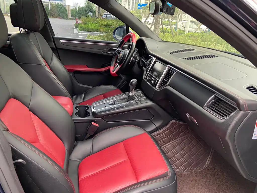 Porsche Macan 2017 — фото 16