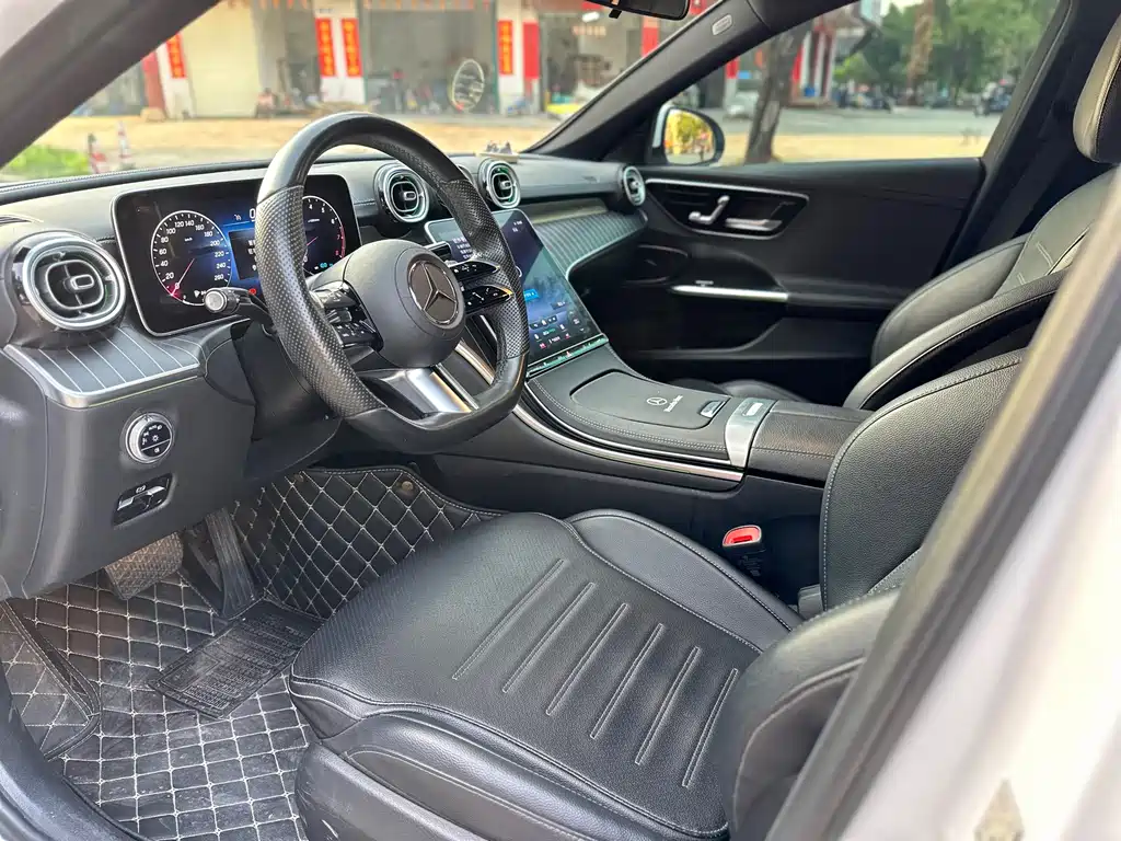 Mercedes-Benz C-Class 2023 — фото 7