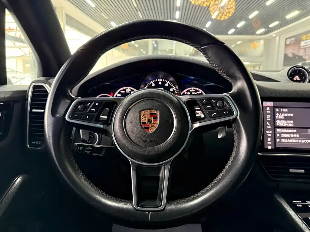 Porsche Cayenne 2018 — фото 19