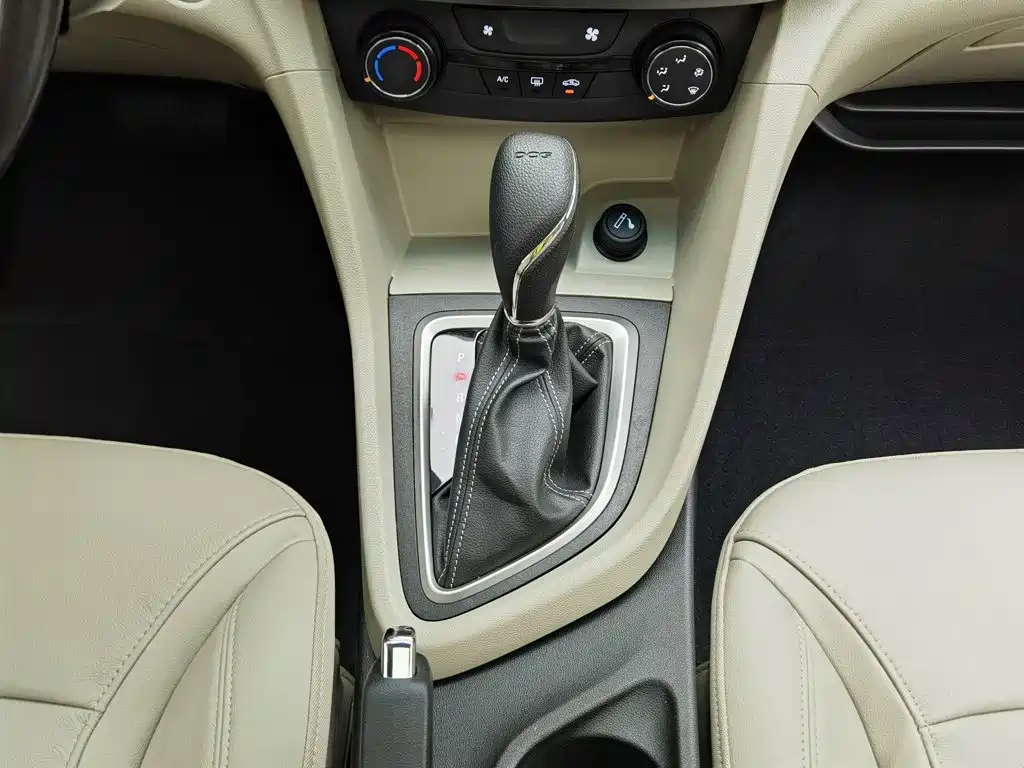 Buick Excelle 2018 — фото 13