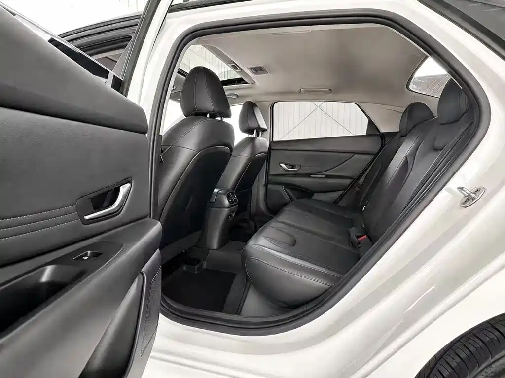 Hyundai Elantra 2022 — фото 14
