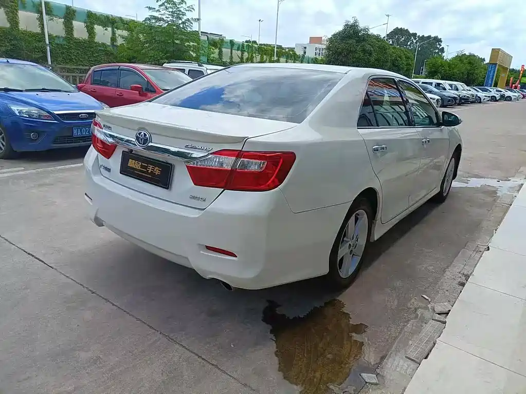 Toyota Camry 2014 — фото 4