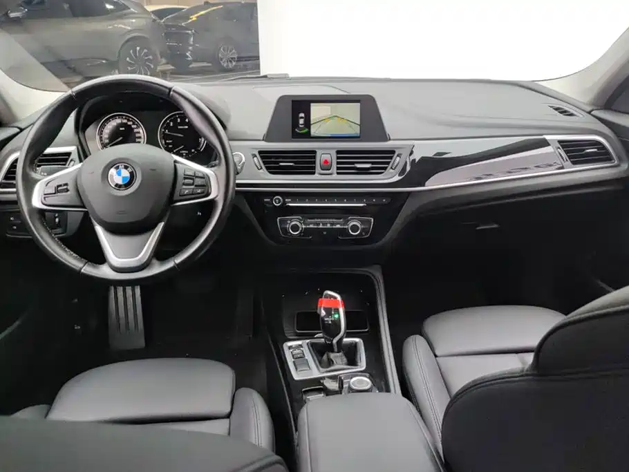 BMW 1 Series 2018 — фото 12