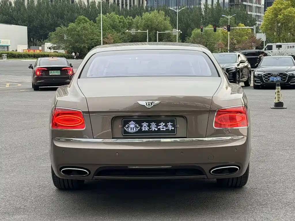 Bentley Flying Spur 2014 — фото 20