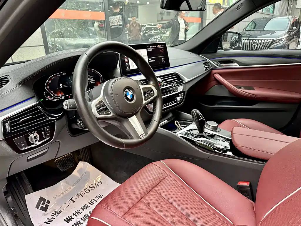BMW 5 Series 2021 — фото 16