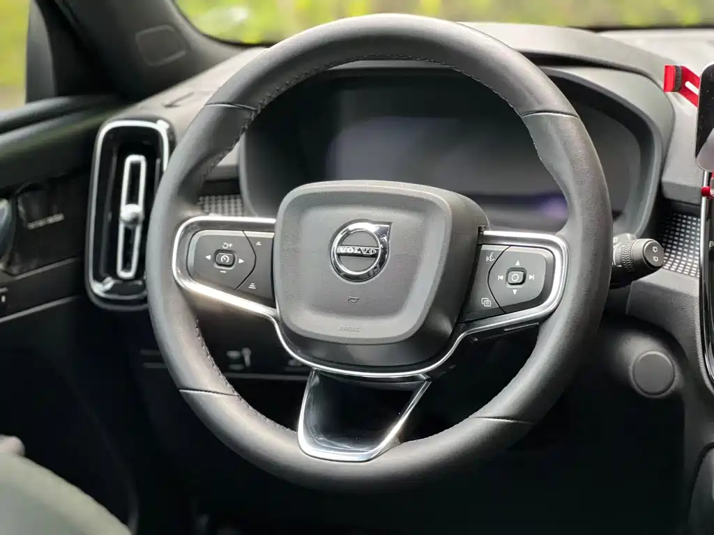 Volvo XC40 2022 — фото 17