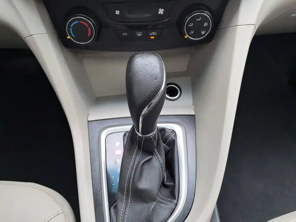 Buick Excelle GT 2017 — фото 13