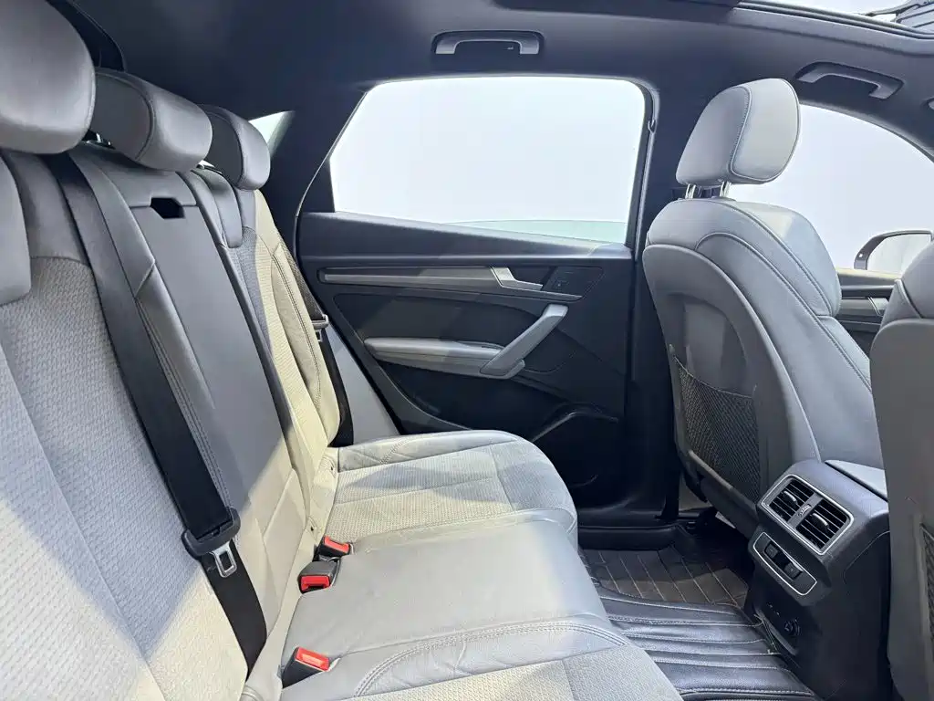 Audi Q5L Sportback 2023 — фото 8