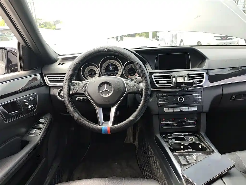 Mercedes-Benz E-Class 2015 — фото 11