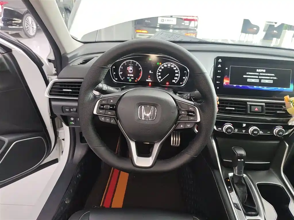 Honda Accord 2022 — фото 11